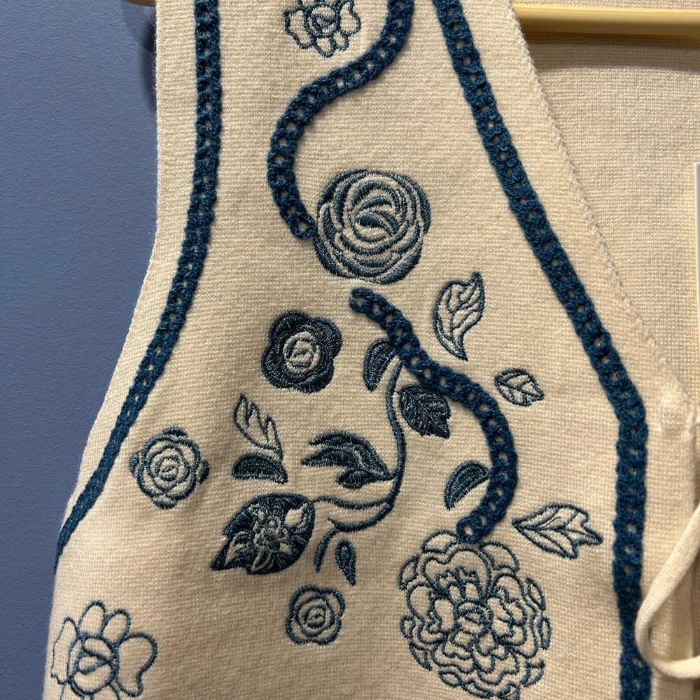 SO CUTE FOR SPRING! 🌻 DRIFTWOOD knit vest - Picture 4 of 6